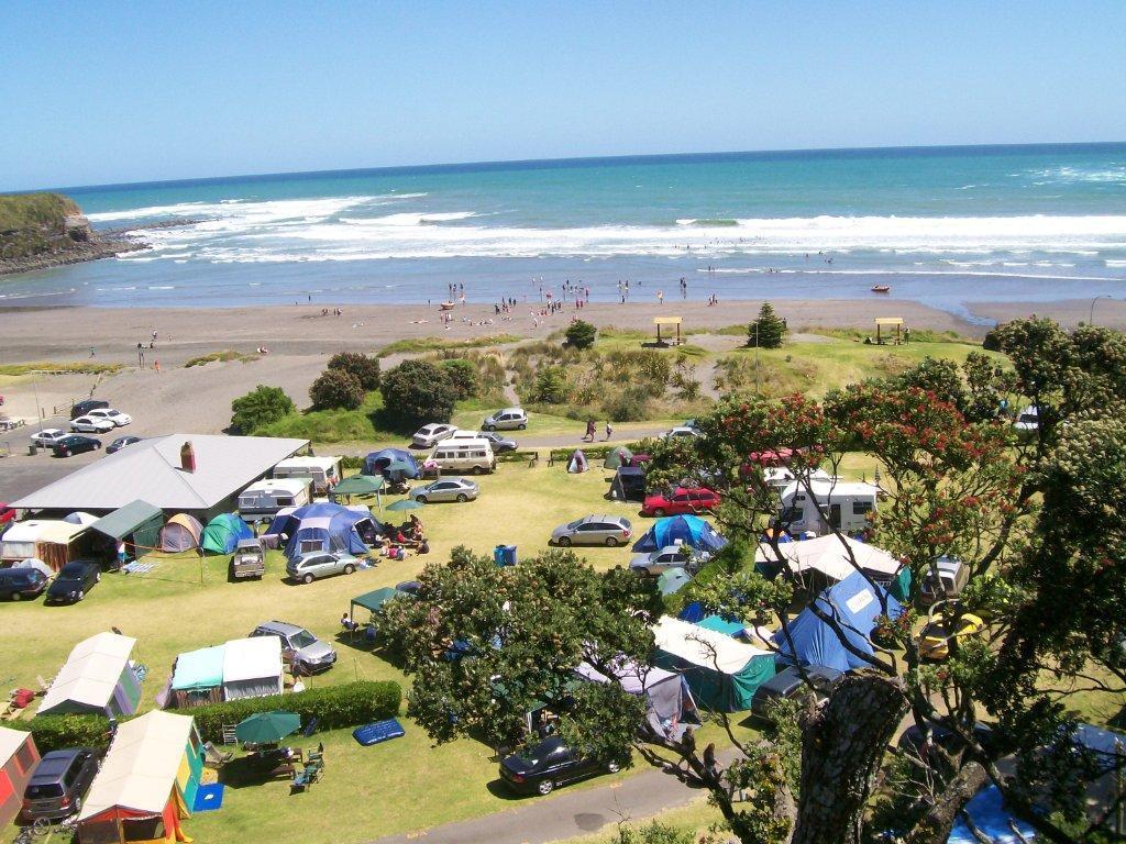 Opunake Beach Kiwi Holiday Park Hotel Exterior photo