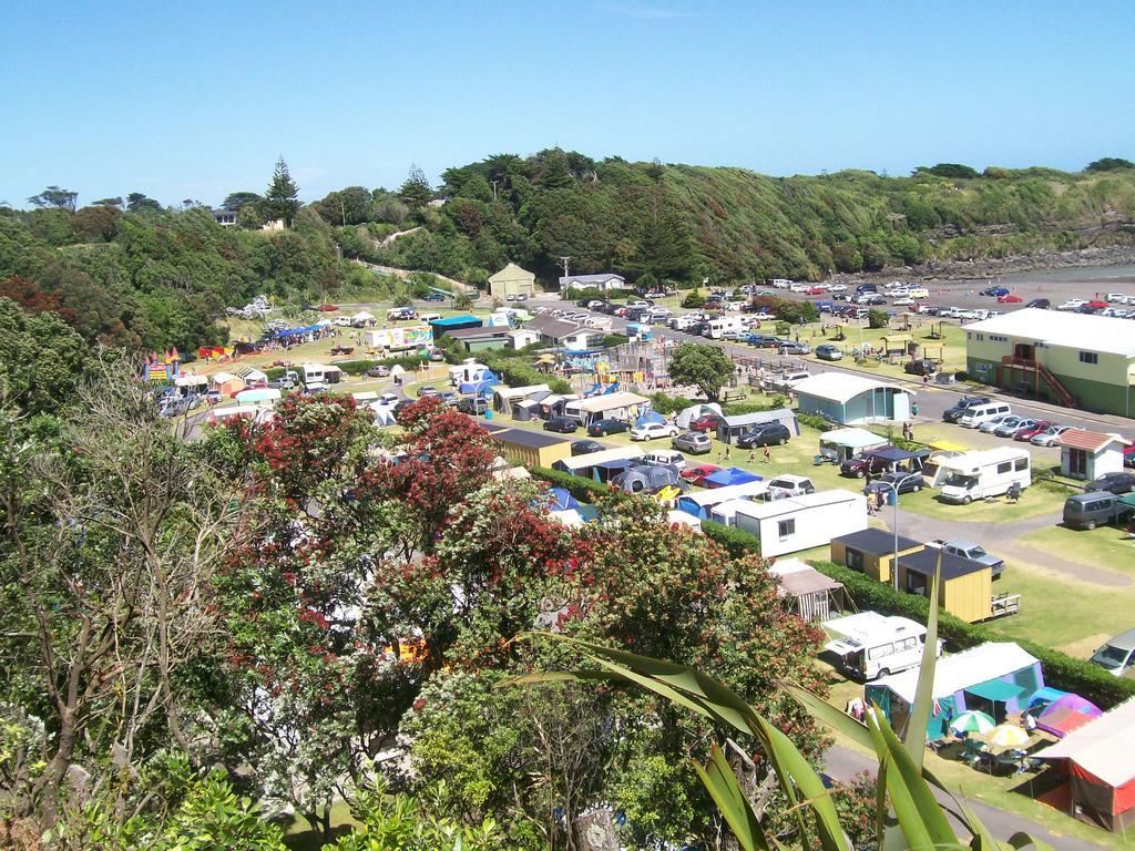 Opunake Beach Kiwi Holiday Park Hotel Exterior photo